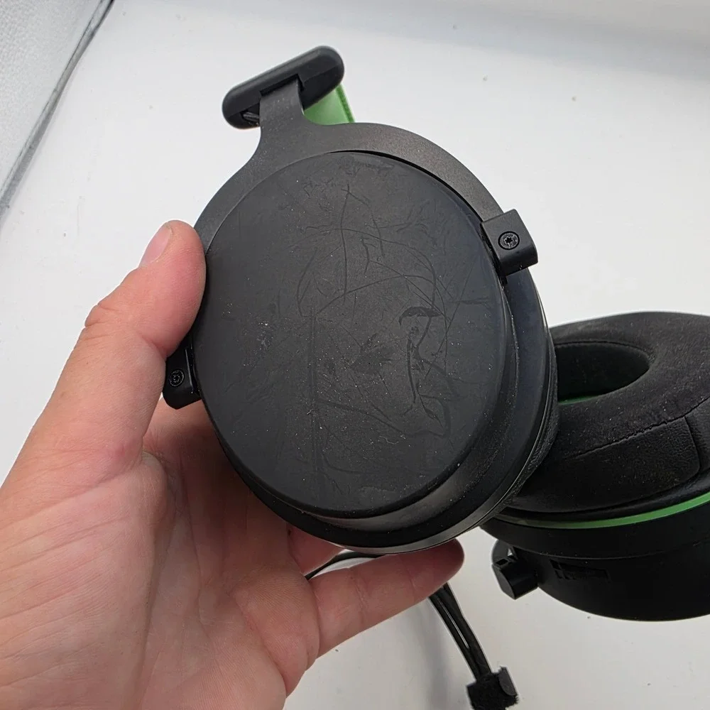 onn. Wired‎ Gaming Headset with Microphone Black Neon Green 3.5mm Jack L3